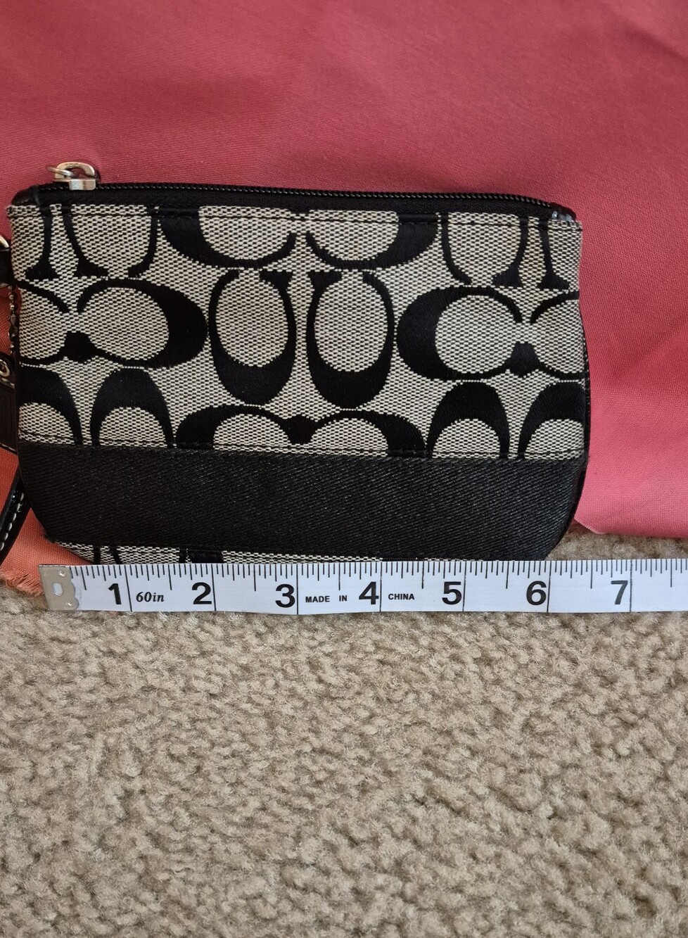 Coach Black & Beige Signature Zip Wristlet With Hang Tag. LIKE NEW. NO CALL OUTS - Picture 9 of 10